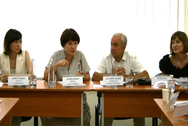 У нараді взяли участь заступник Голови правління Пенсійного фонду України Ірина Ковпашко, начальник управління з питань обслуговування громадян Пенсійого фонду України Дар’я Христенко та провідні фахівці Товариства, які забезпечують організацію консультаційної допомоги громадянам і контроль за цим процесом.